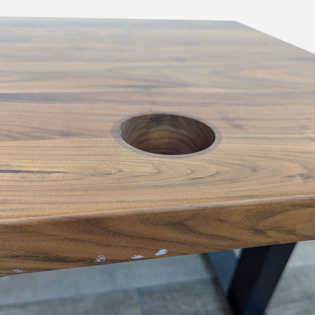 UPLIFT Pneumatic Standing Desk