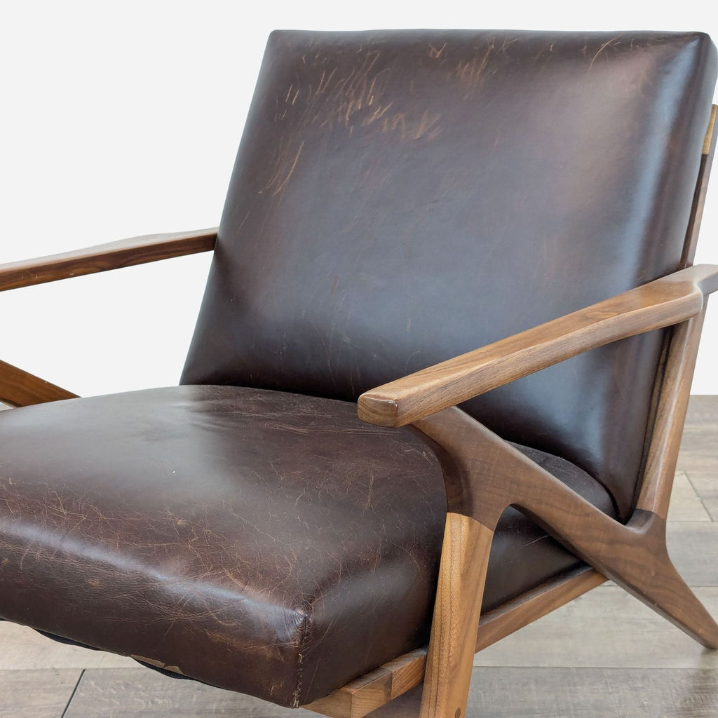 the [ unused0 ] leather lounge chair