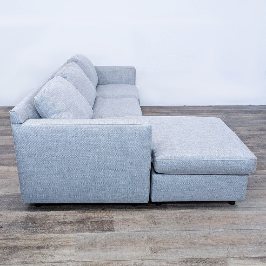 the [ unused0 ] sofa is a modern design with a modern design.