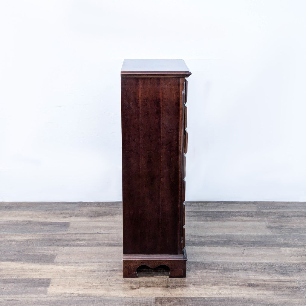 Traditional 7-Drawer Chest of Drawers