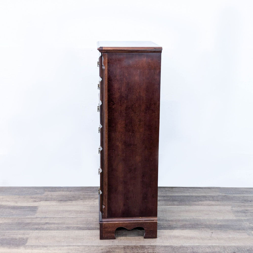 Traditional 7-Drawer Chest of Drawers