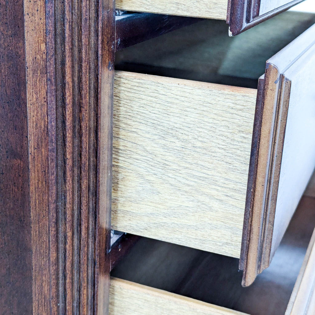 Traditional 7-Drawer Chest of Drawers