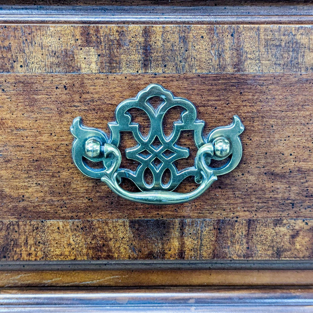 Traditional 7-Drawer Chest of Drawers