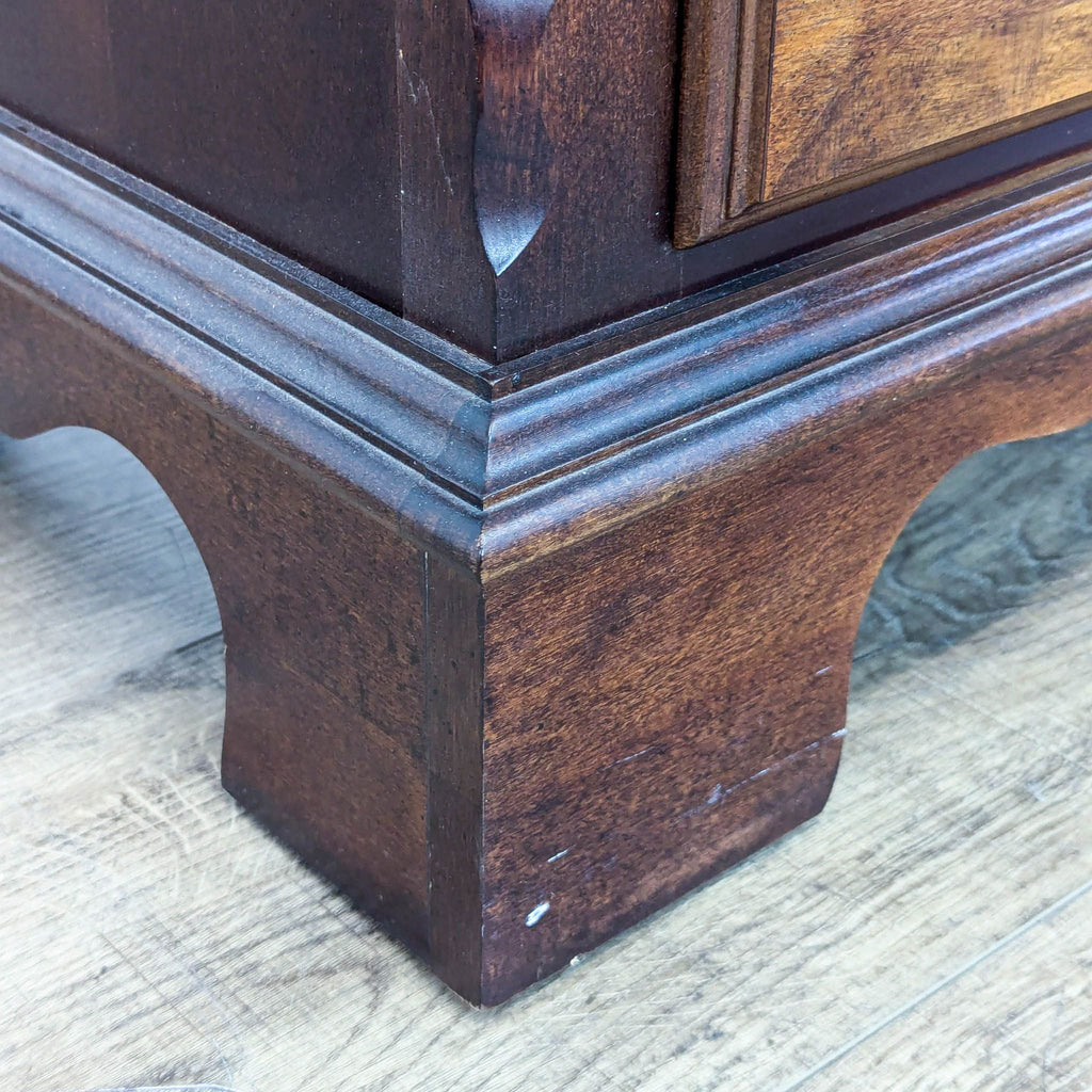 Traditional 7-Drawer Chest of Drawers