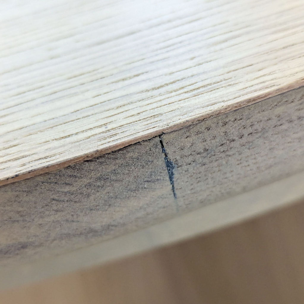 the wood grain is a little rough but it ' s not a bit rough.