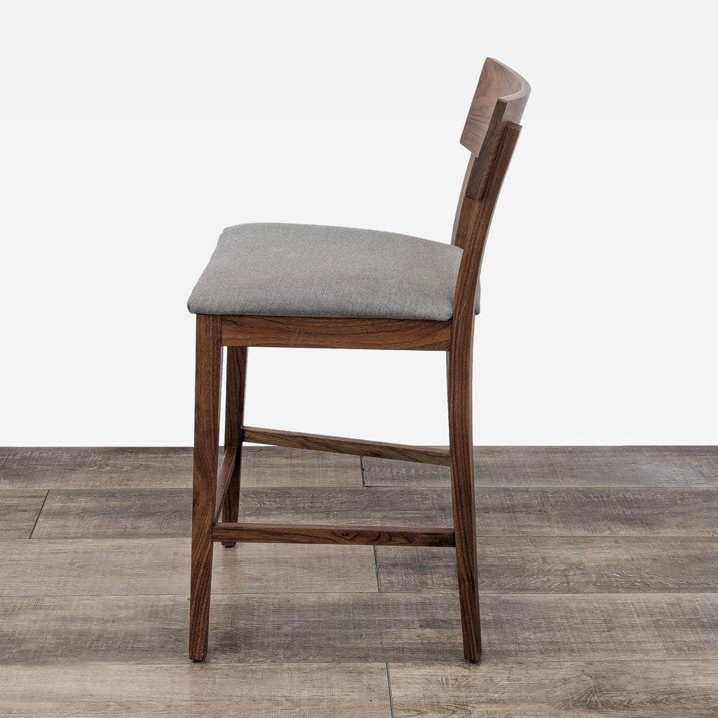 the [ unused0 ] chair is a modern, contemporary design with a modern design.