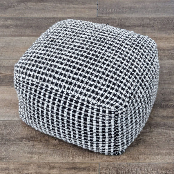 the [ unused0 ] ' s square foot ottoman