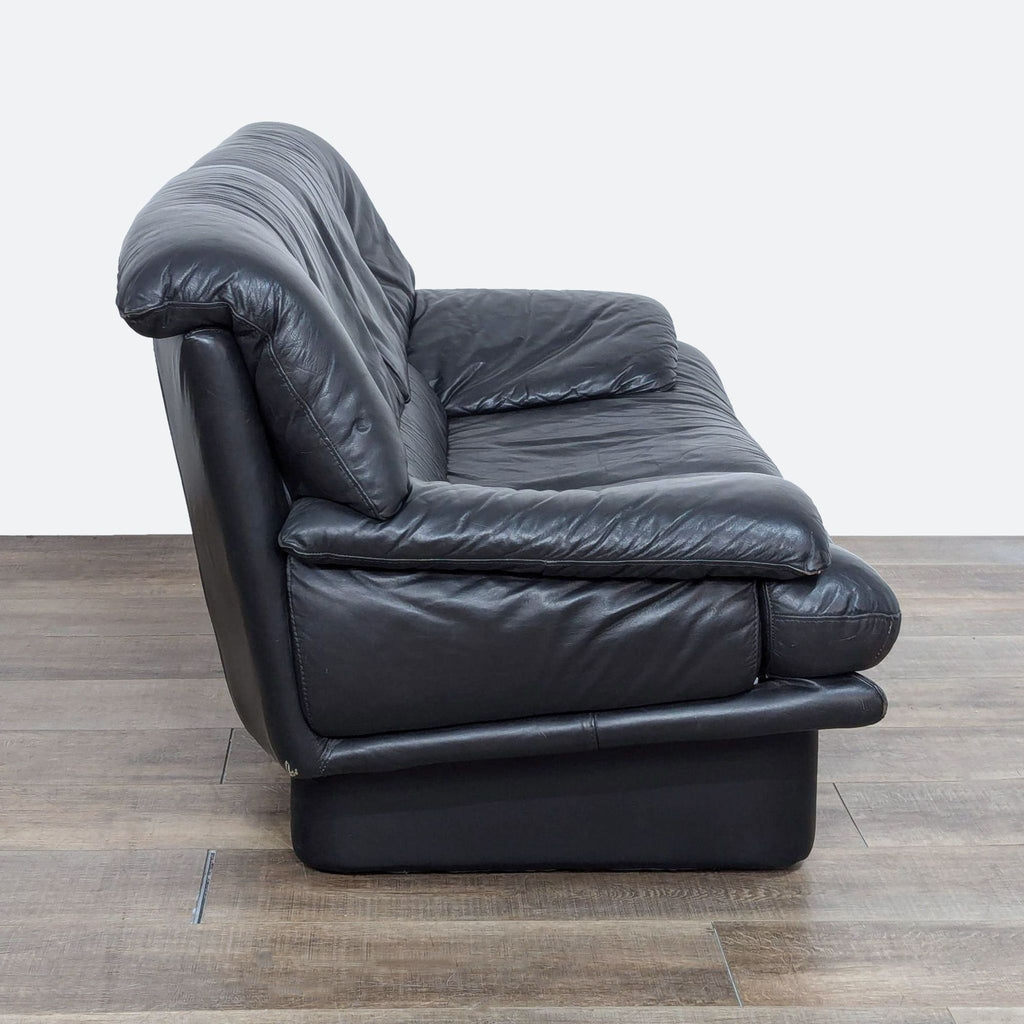 leather recliner in the style of [ unused0 ]