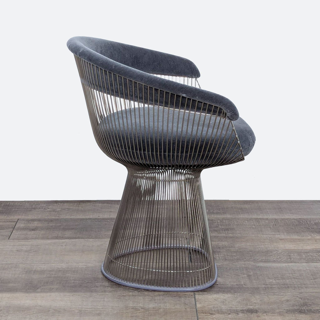 ##0 ] ' s chair is a chair designed by [ unused0 ]. the chair is made