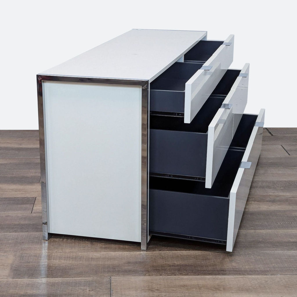 the [ unused0 ] - - white and black - - 3 drawers