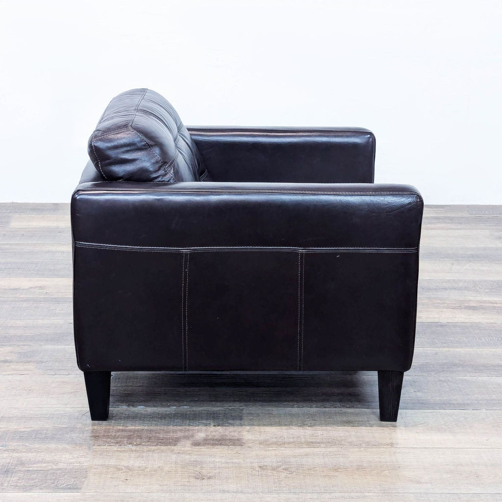 the [ unused0 ] leather chair