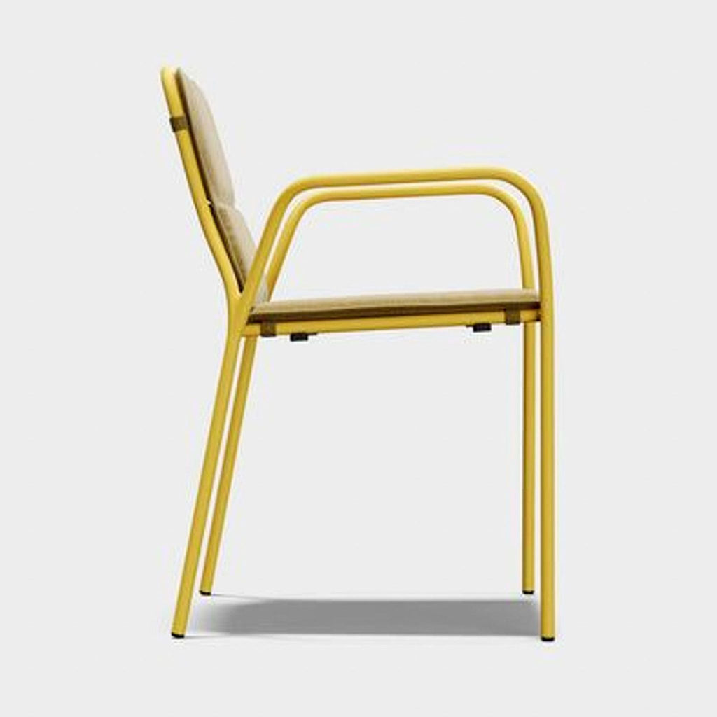 the [ unused0 ] chair in yellow