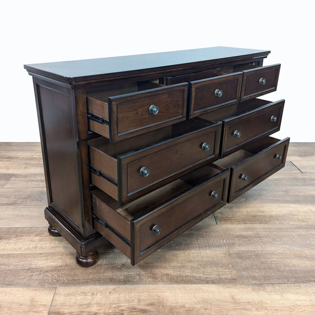 the [ unused0 ] chest of drawers