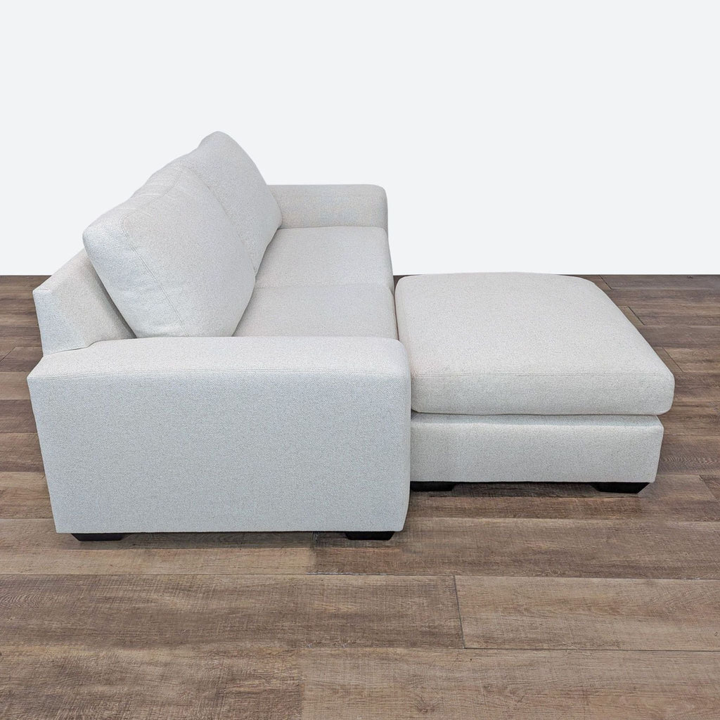 the [ unused0 ] sofa is a modern design with a modern design.