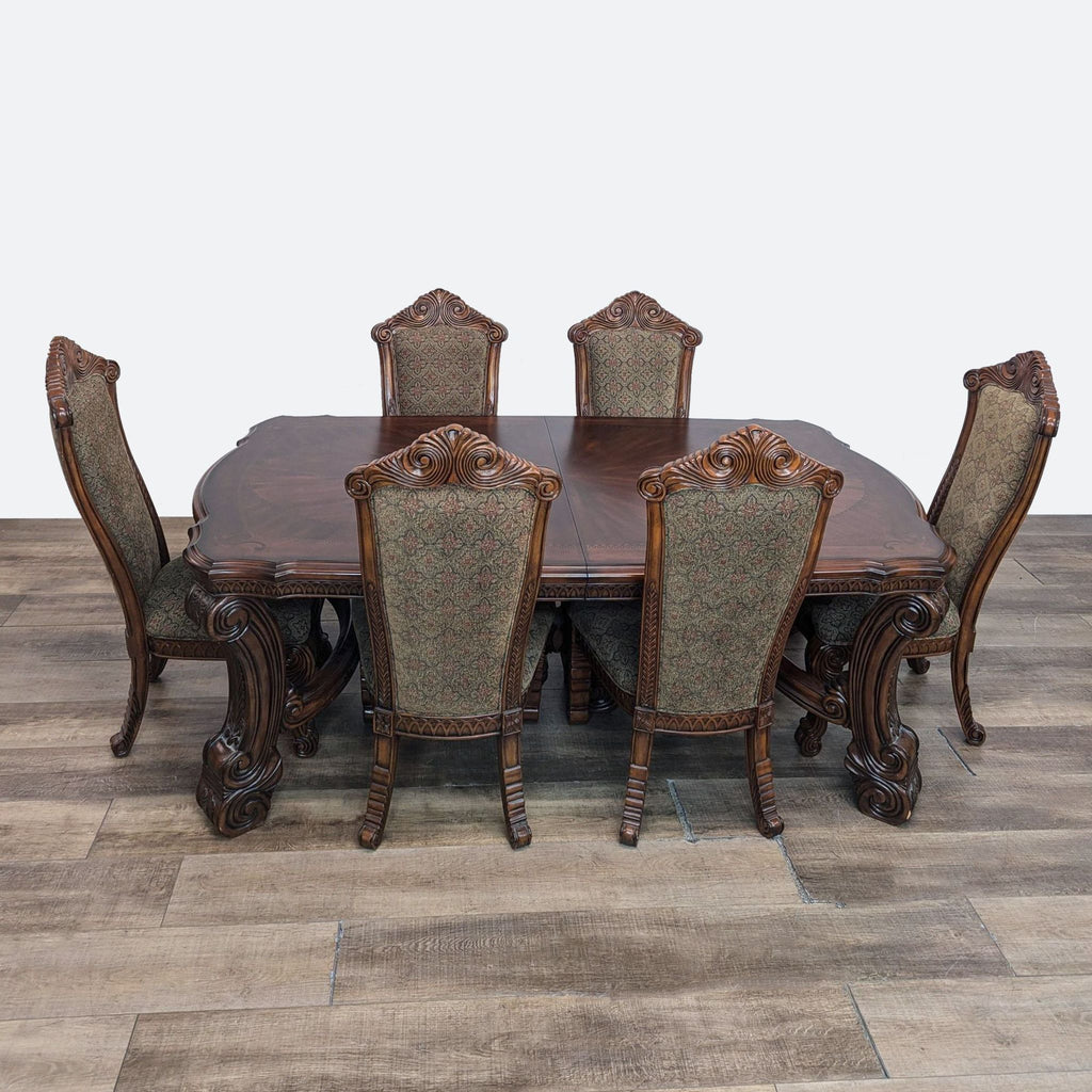 Traditional Dining 7-Piece Dining Set with Expansion Leafs