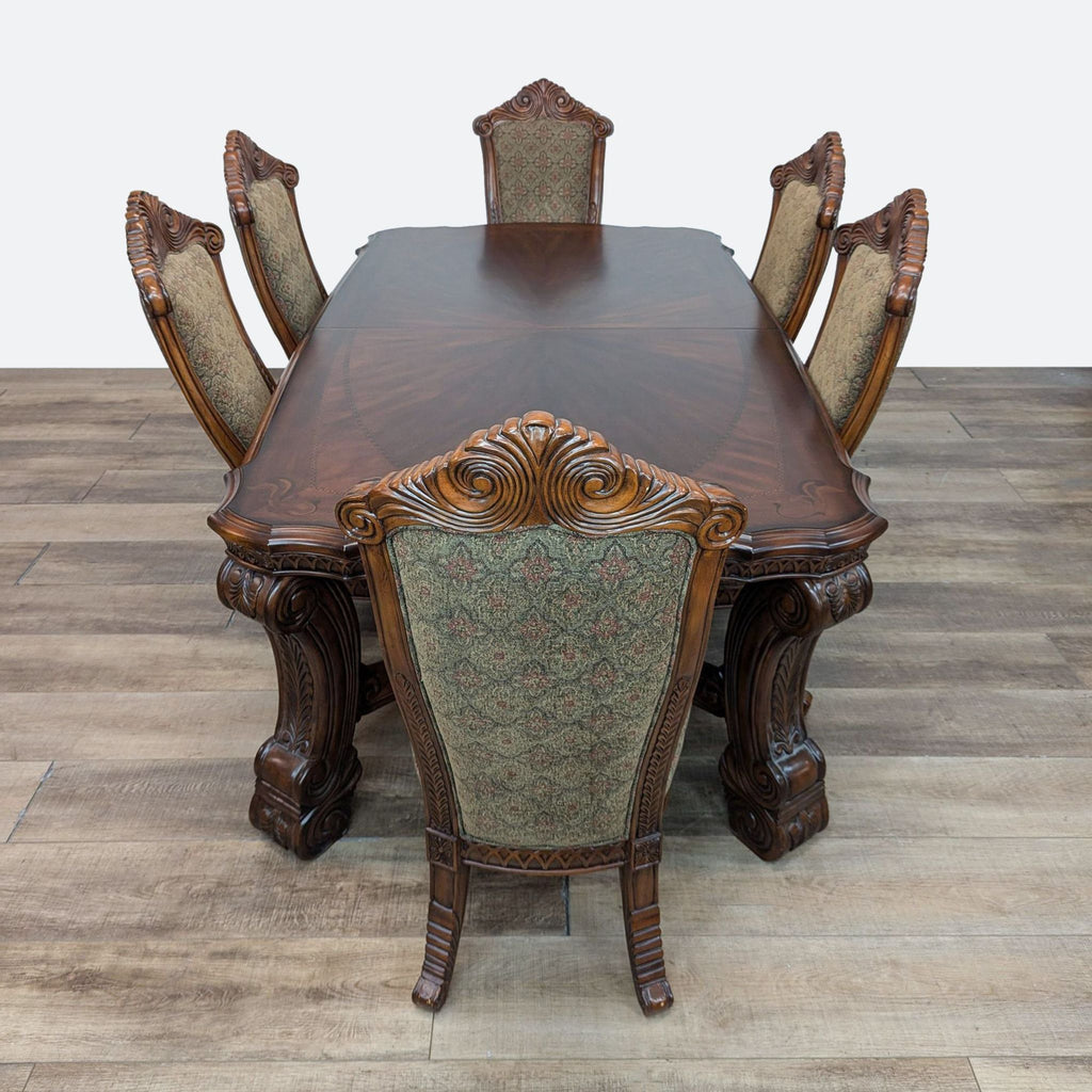 Traditional Dining 7-Piece Dining Set with Expansion Leafs