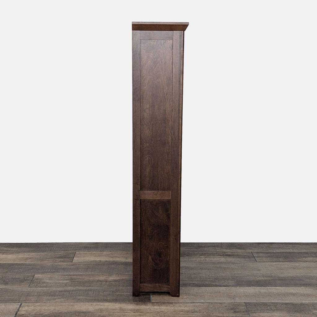 the [ unused0 ] standing speaker cabinet