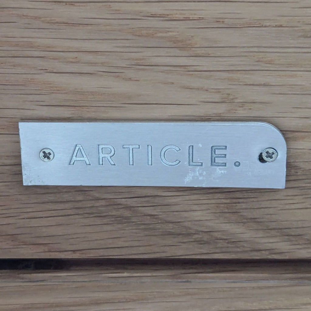 Article Seno Dining Table