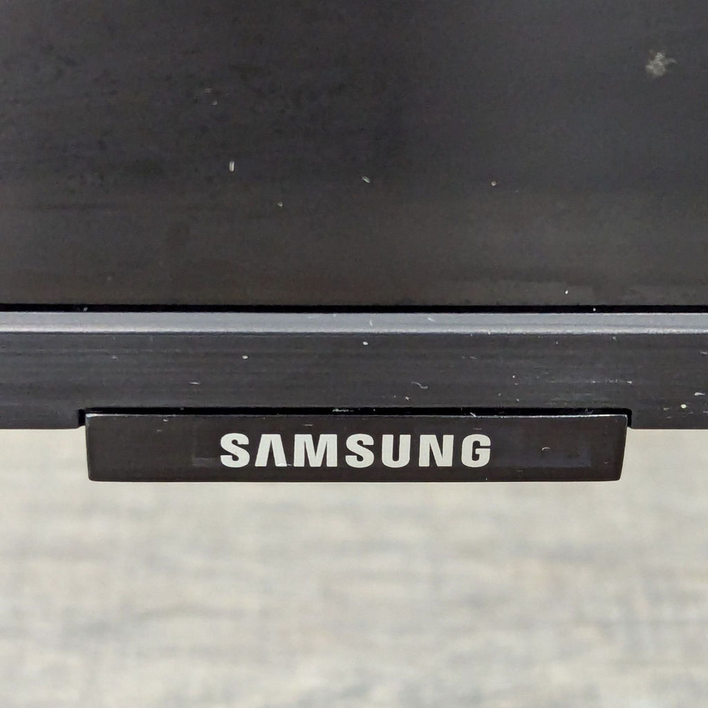 Samsung 4K Smart TV - Sleek Design, Stunning Clarity