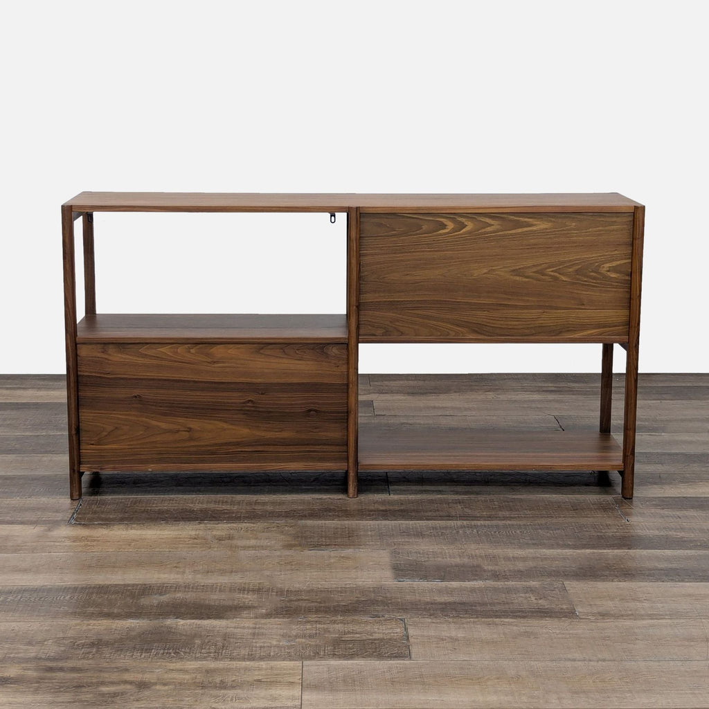 a wooden table with a wooden floor and a wooden floor 