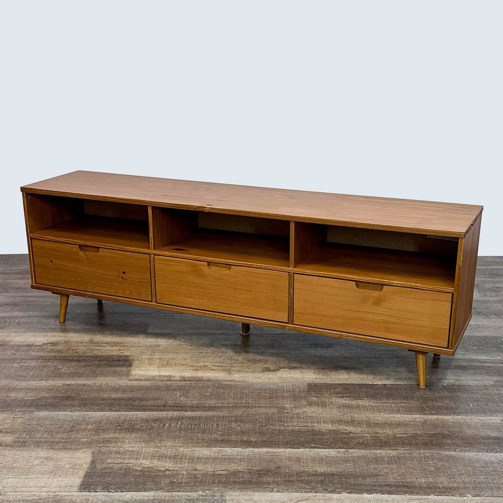 a wooden table with a wooden floor and a wooden floor 