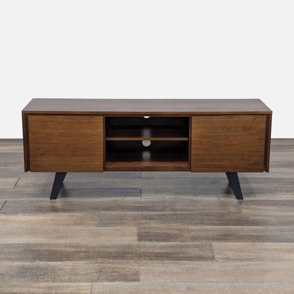 a wooden table with a wooden floor and a wooden floor 