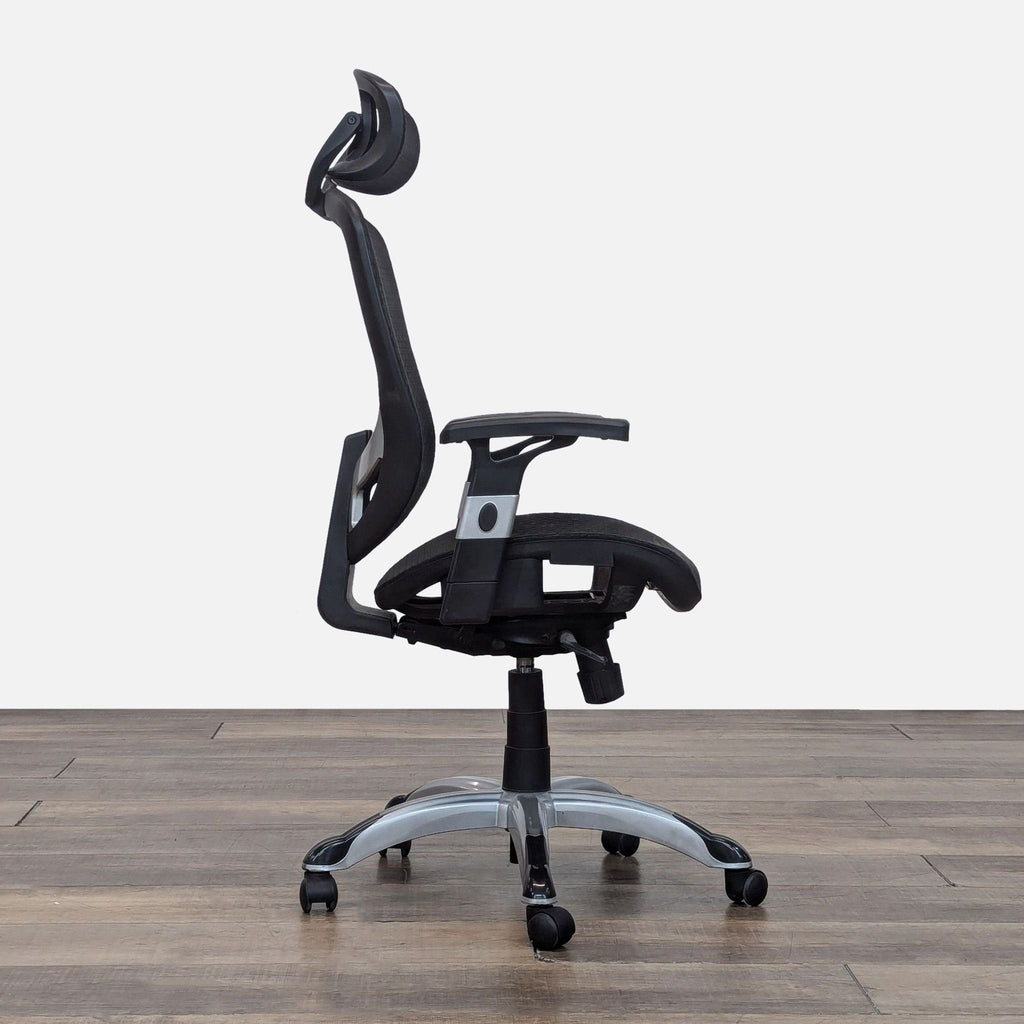 Staples Hyken Adjustable Mesh Office Chair