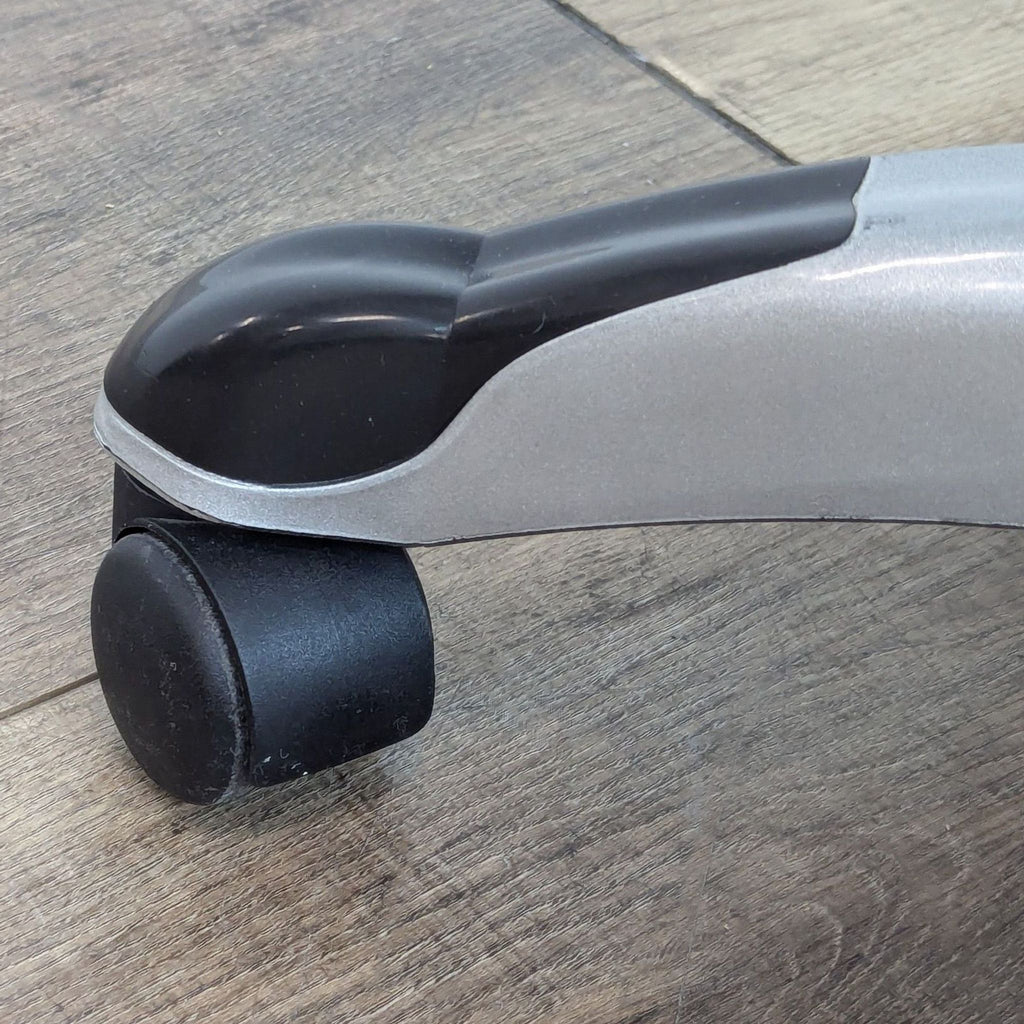 Staples Hyken Adjustable Mesh Office Chair