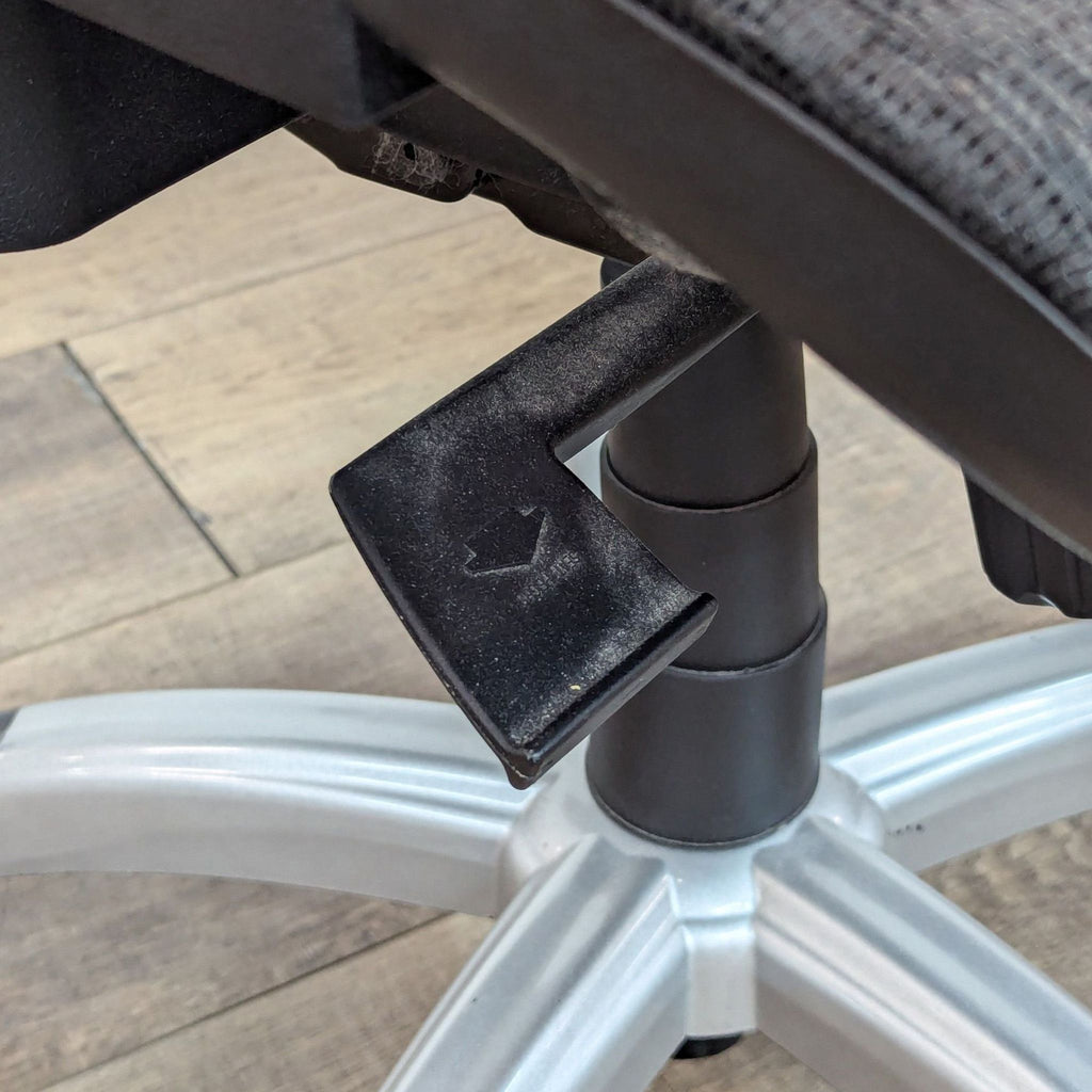 Staples Hyken Adjustable Mesh Office Chair