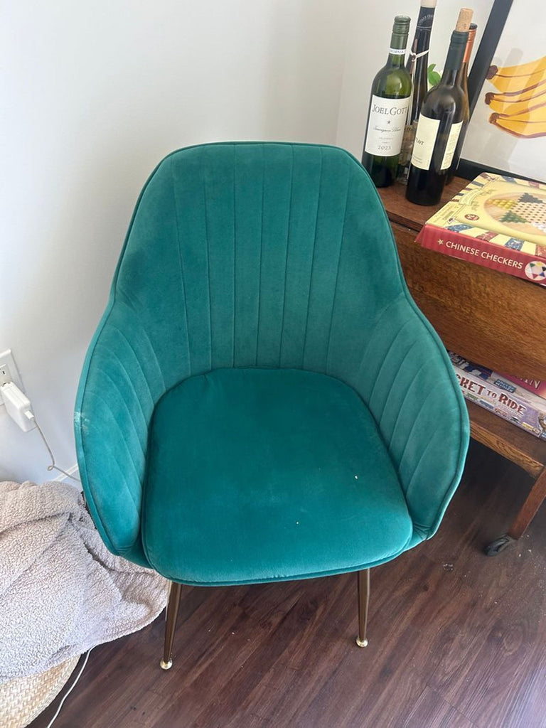 Certainly! However, I notice that you haven't provided the images or a full description. If you share the images or give more details about the lounge item, I can tailor the alt texts specifically. For now, here are three general example alt text options suitable for a lounge category item: