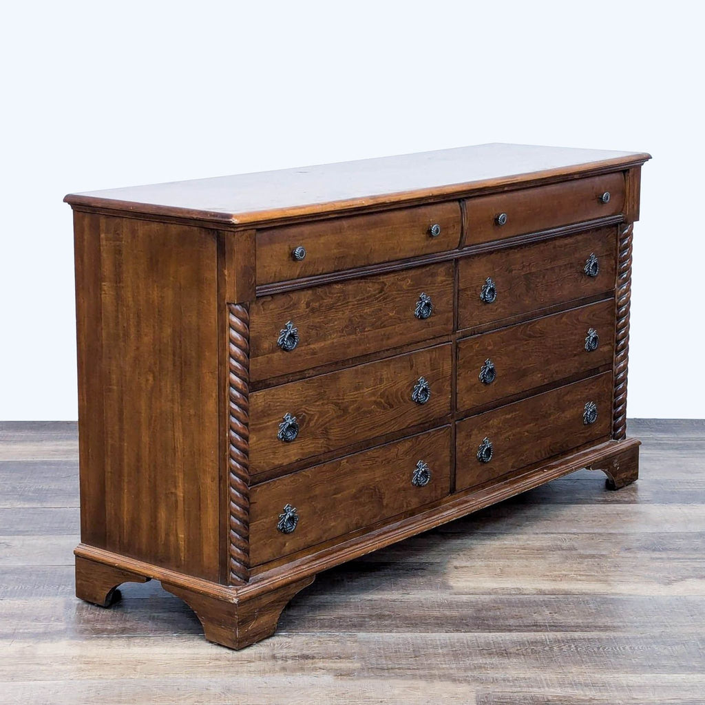 Vintage-style dresser with eight drawers by Reperch.