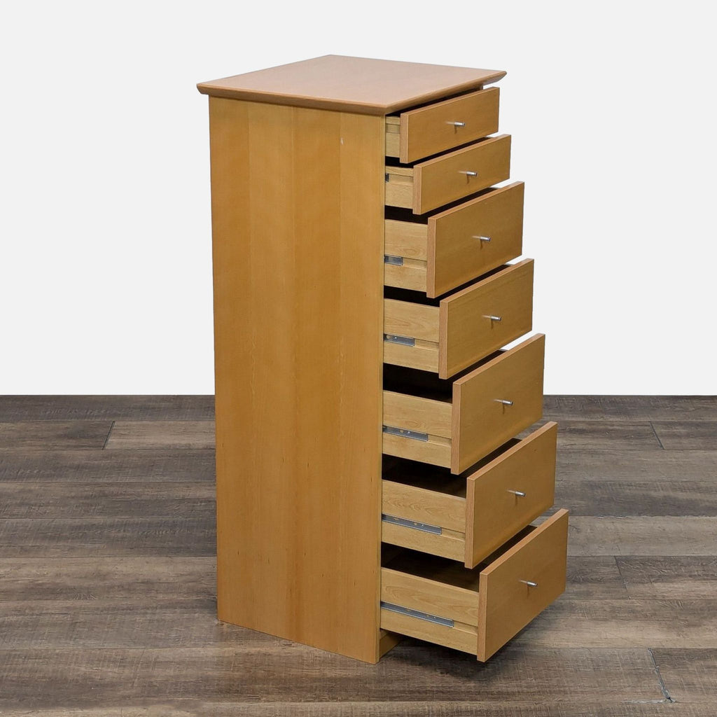Tall dresser with 7 smooth-gliding drawers, brand Reperch.