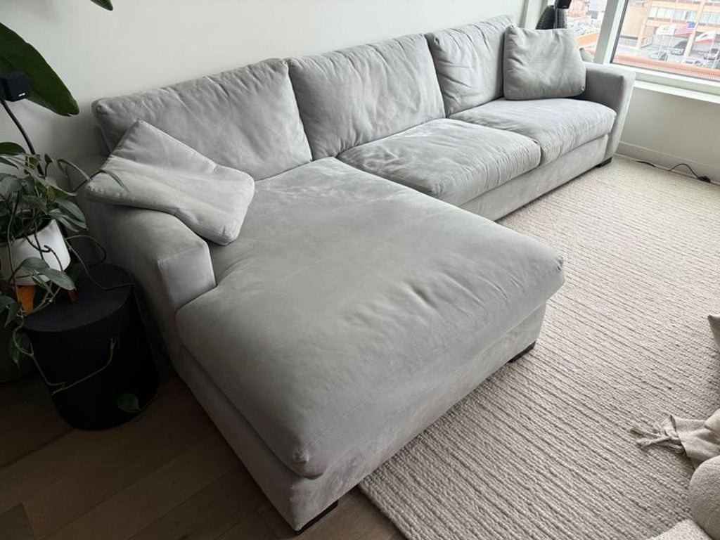 Certainly! However, it appears you didn't provide the images or the full description. I'll generate three example alt texts based on the details you've provided: