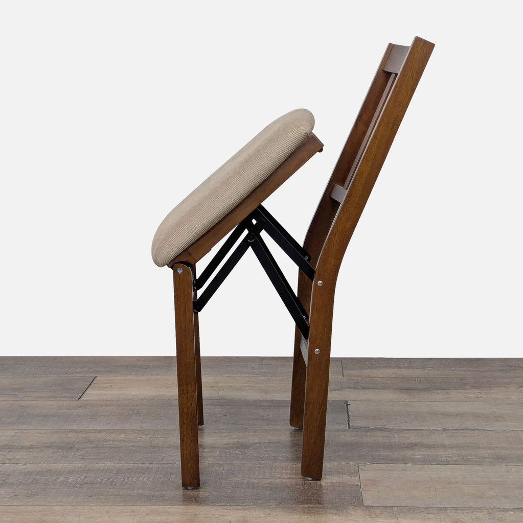 Side view of Reperch dining chair showing its folding mechanism.