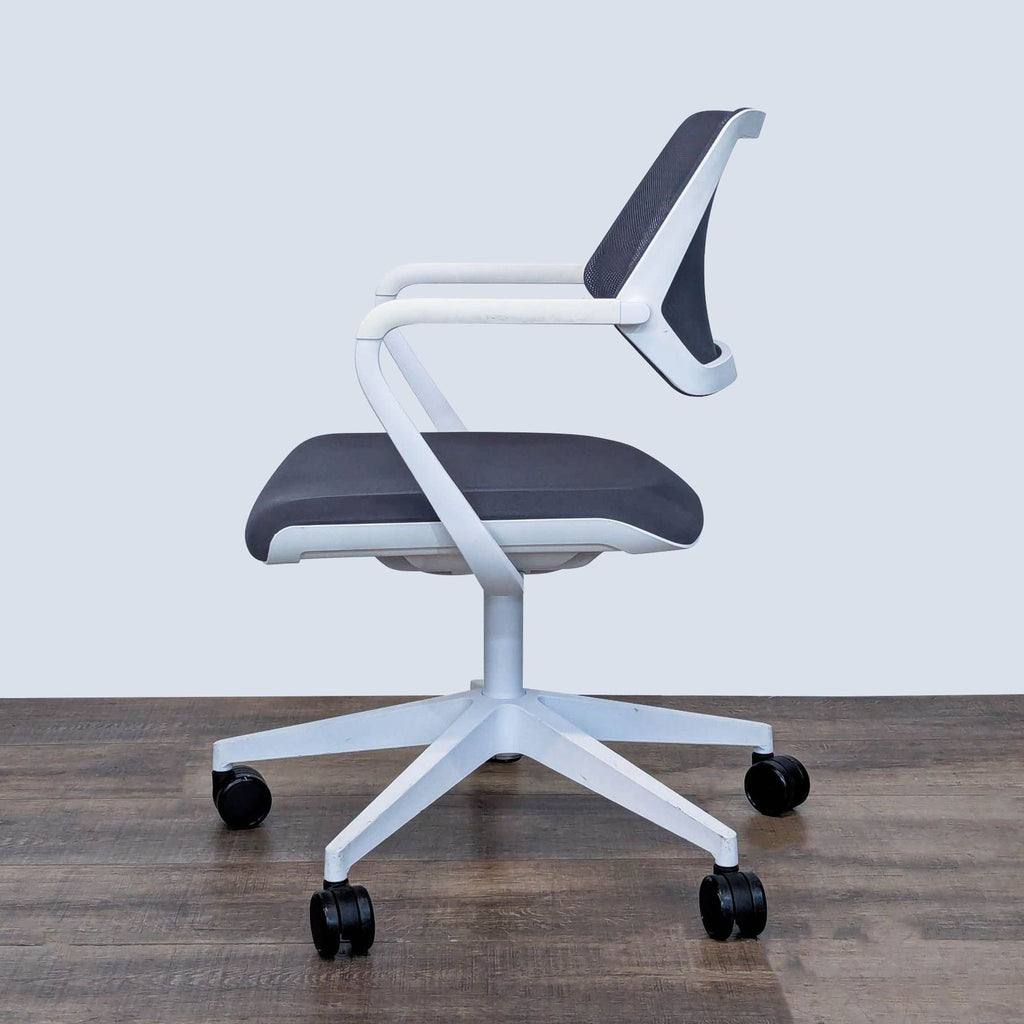 Steelcase QiVi Collaboration Chair