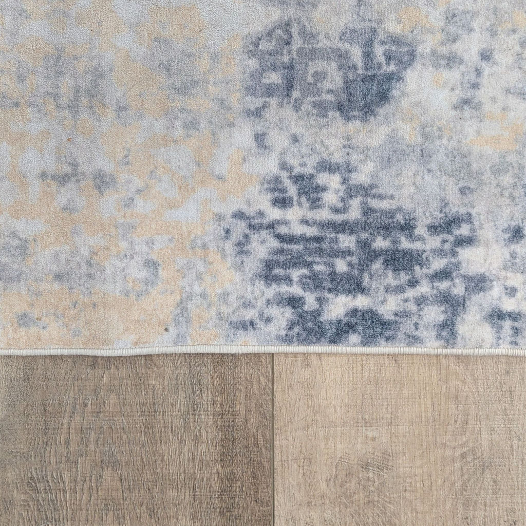 Close-up of the Reperch rug surface, highlighting soft texture and subtle beige-gray pattern details.  