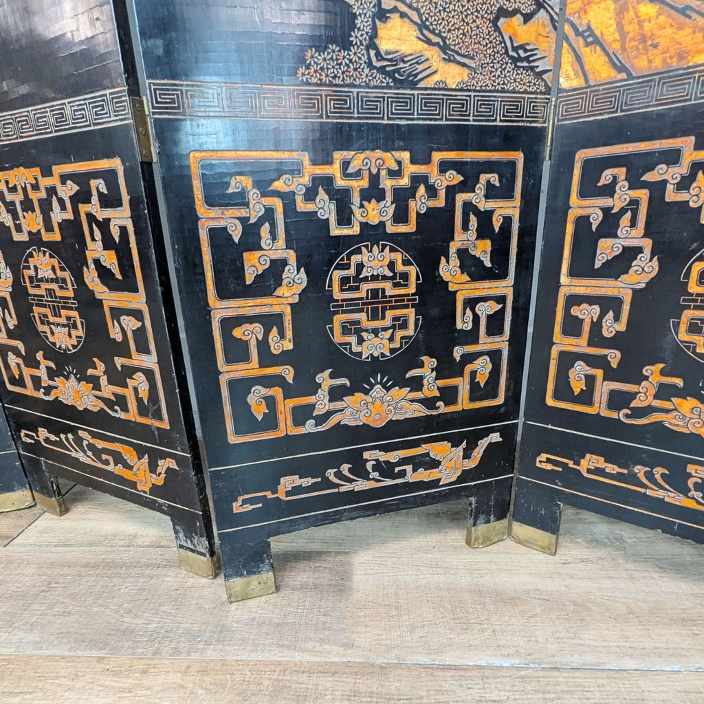 Ornate pattern at the base of "The Red Chamber" screen, featuring traditional Chinese designs.