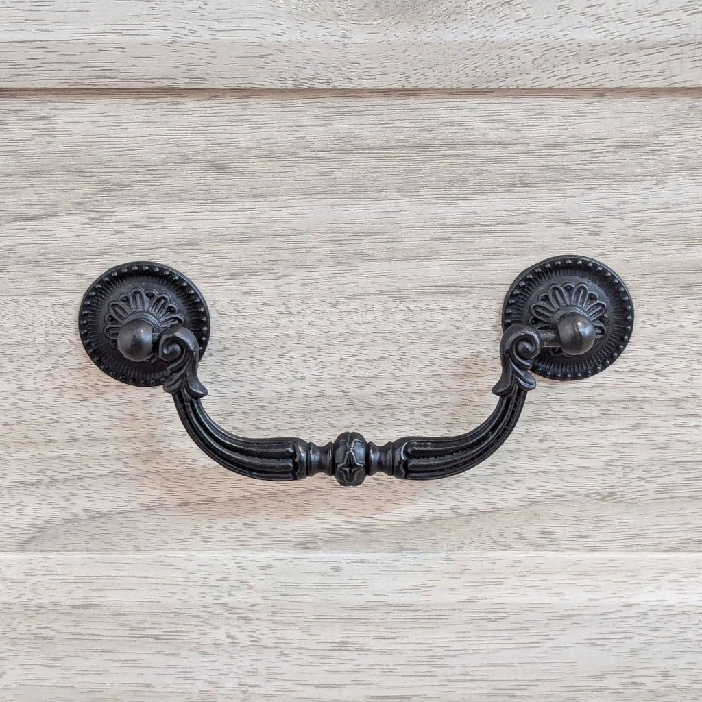 Linsay Home Traditional 9-Drawer Farmhouse Style Dresser