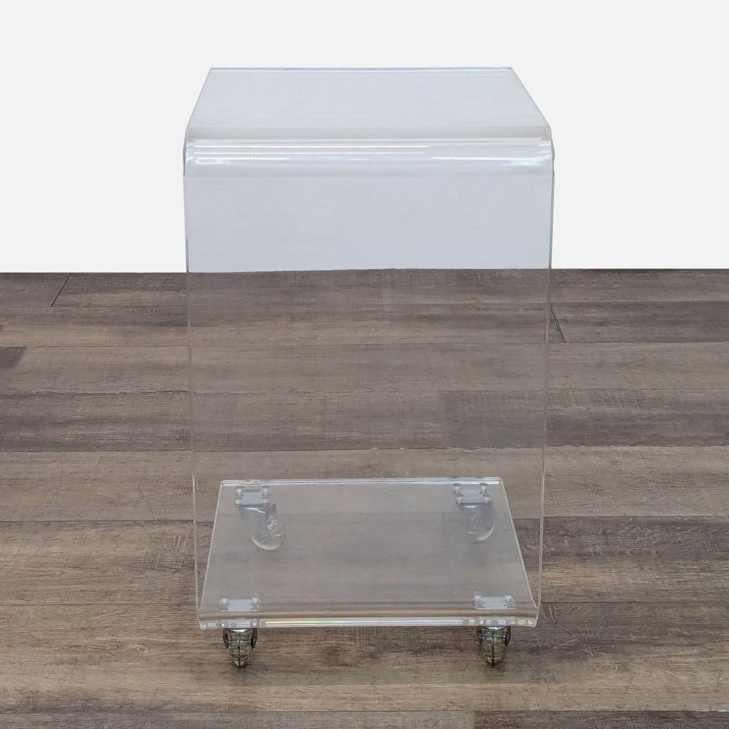 Modern acrylic table on wheels, ideal for versatile spaces.