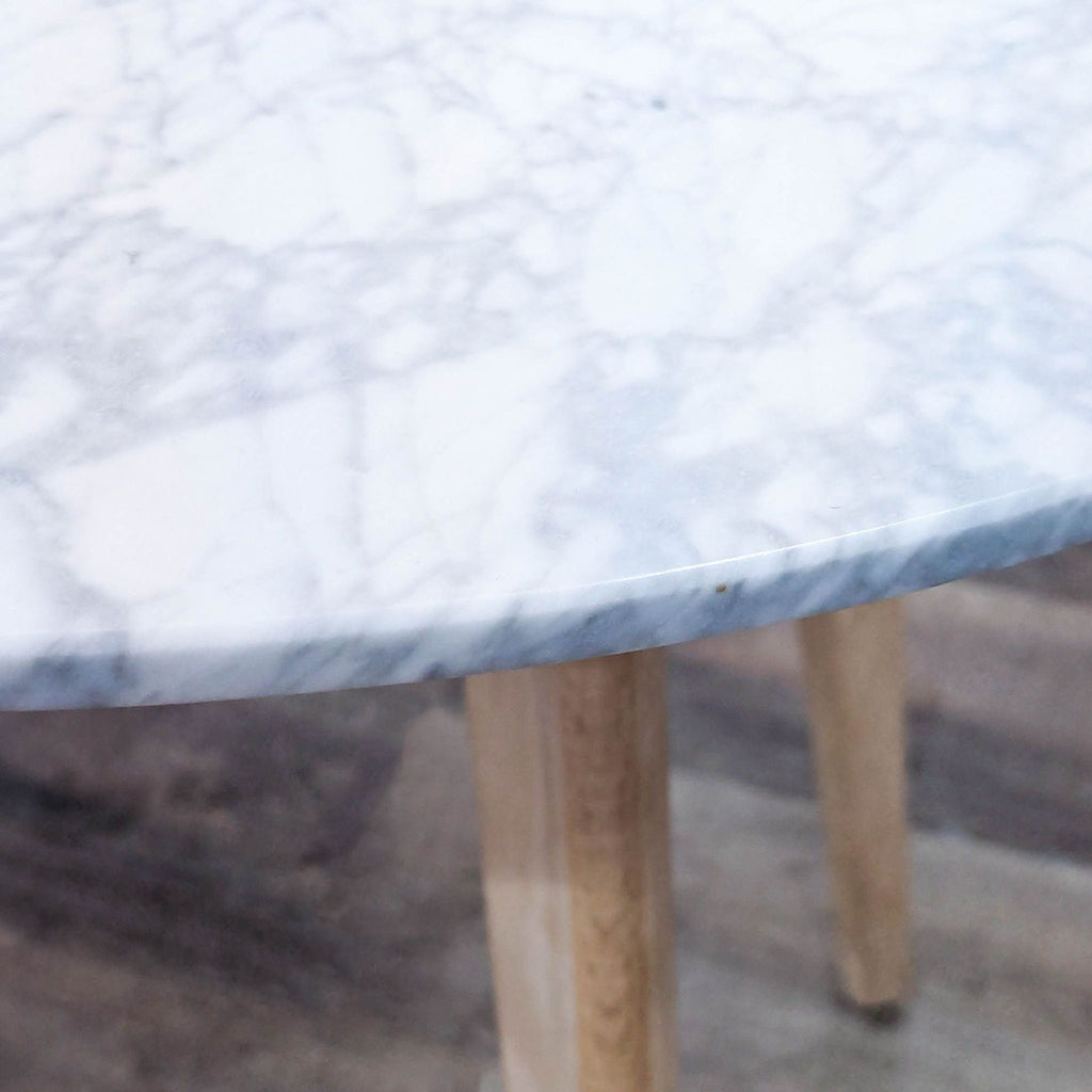 Article Mara Cafe Table