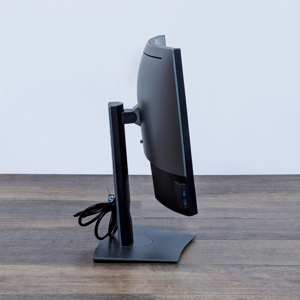 Dell Curved Monitor - High-Performance Visuals for Home or Office