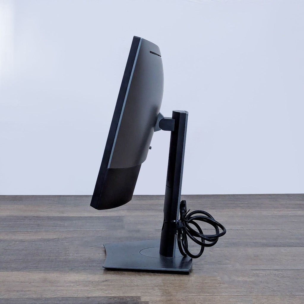 Dell Curved Monitor - High-Performance Visuals for Home or Office