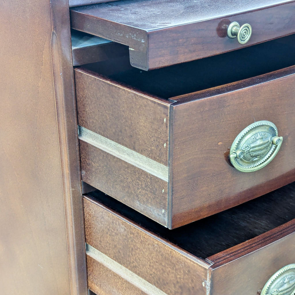 Bombay Company Classic 4 Drawer Chest in a Mahogany Finish