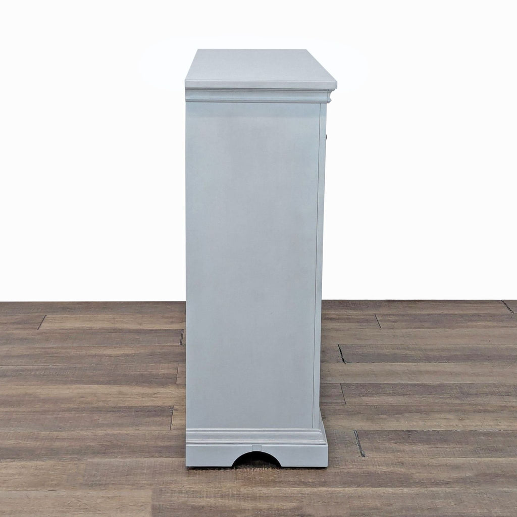 Universal Broadmoore West Gate 10 Drawer Dresser