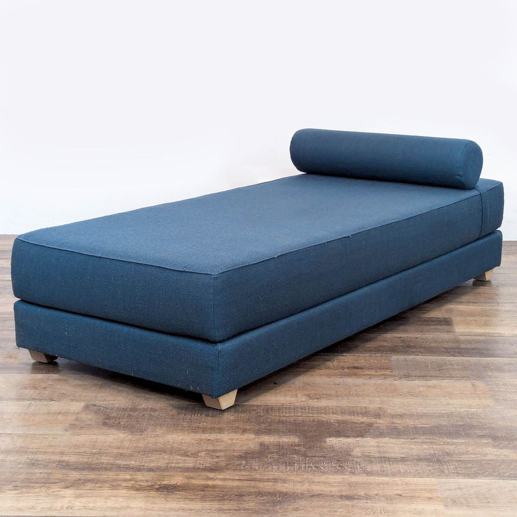 CB2 Lubi Modern Daybed/Lounge