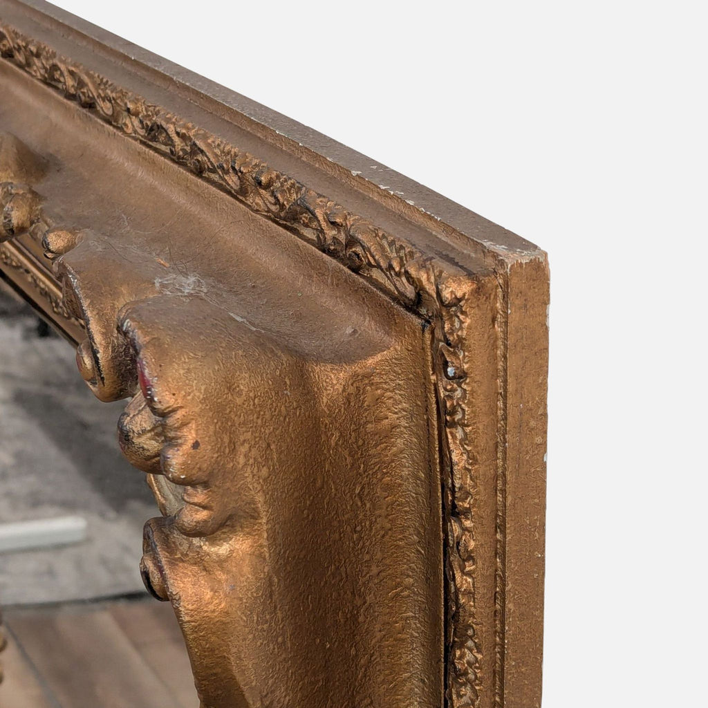 2. Close-up of the Reperch mirror’s gold frame corner shows textured, decorative motifs and sculpted details.