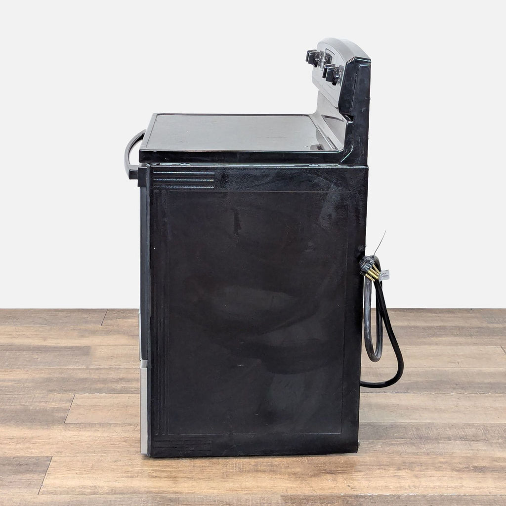 AMANA Electric 4 Burner Range  - Accepted Offer (7.69% discount)