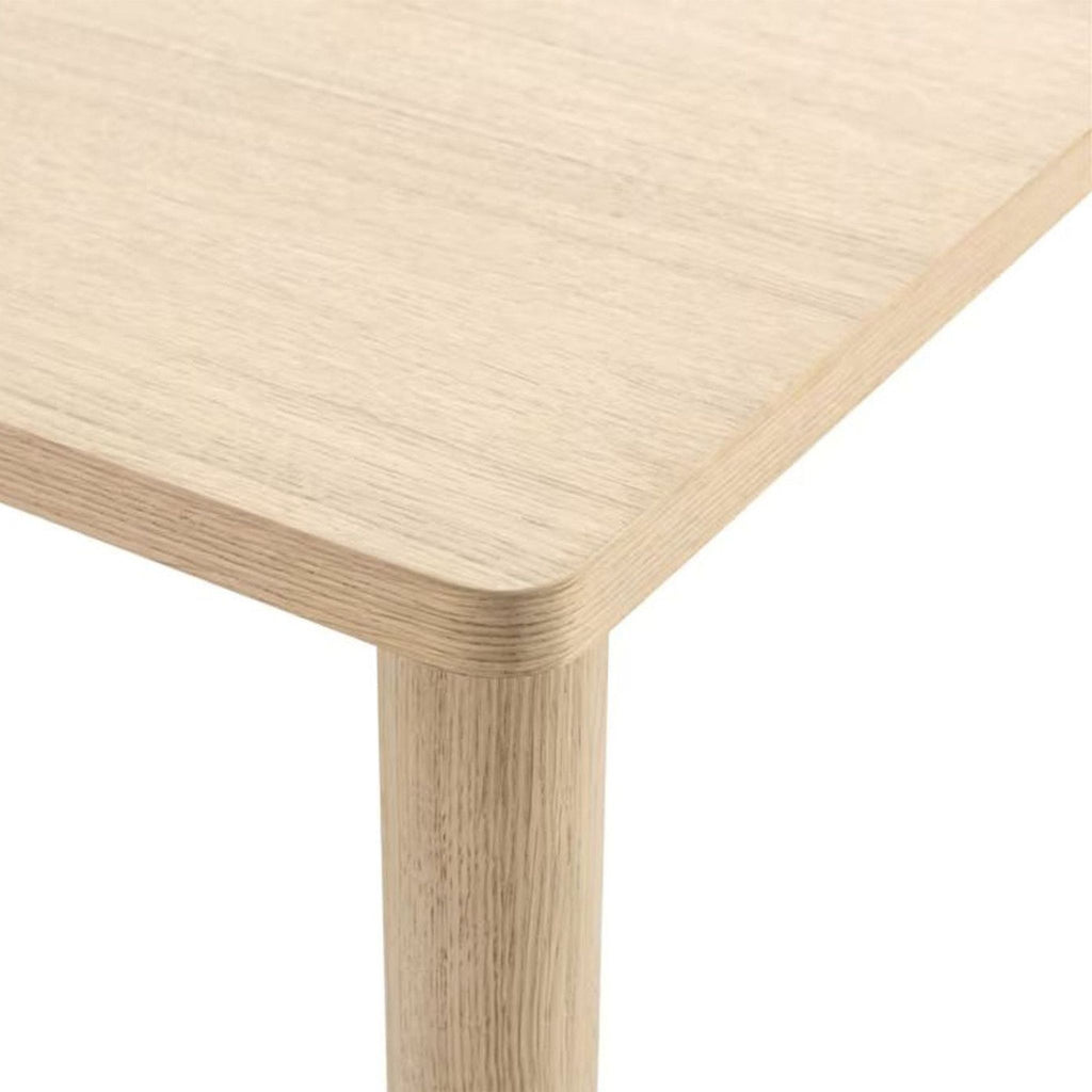 2. Close-up of the Log table’s corner, showing softly rounded edges and natural oak wood grain texture.  
