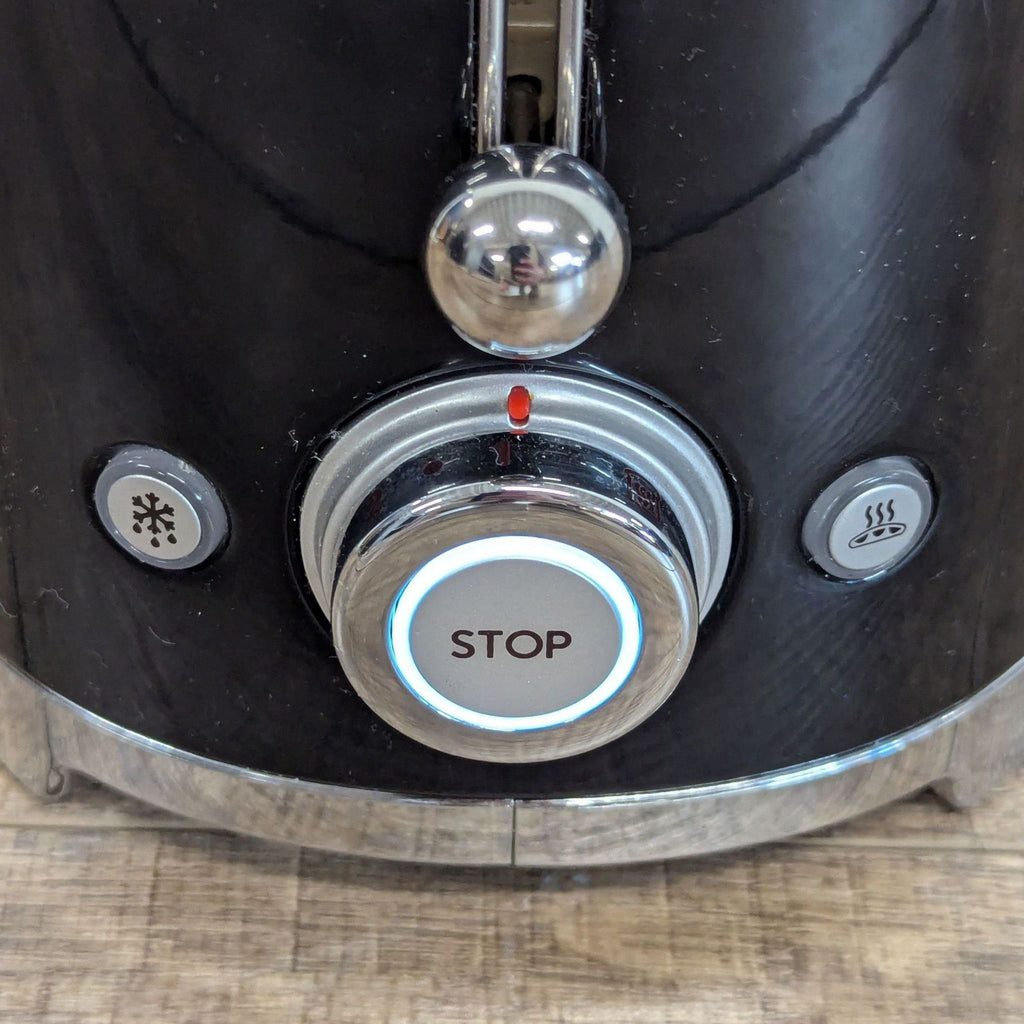 Smeg 2-Slice Black Toaster – Retro Style, Compact & Reliable Small Appliance