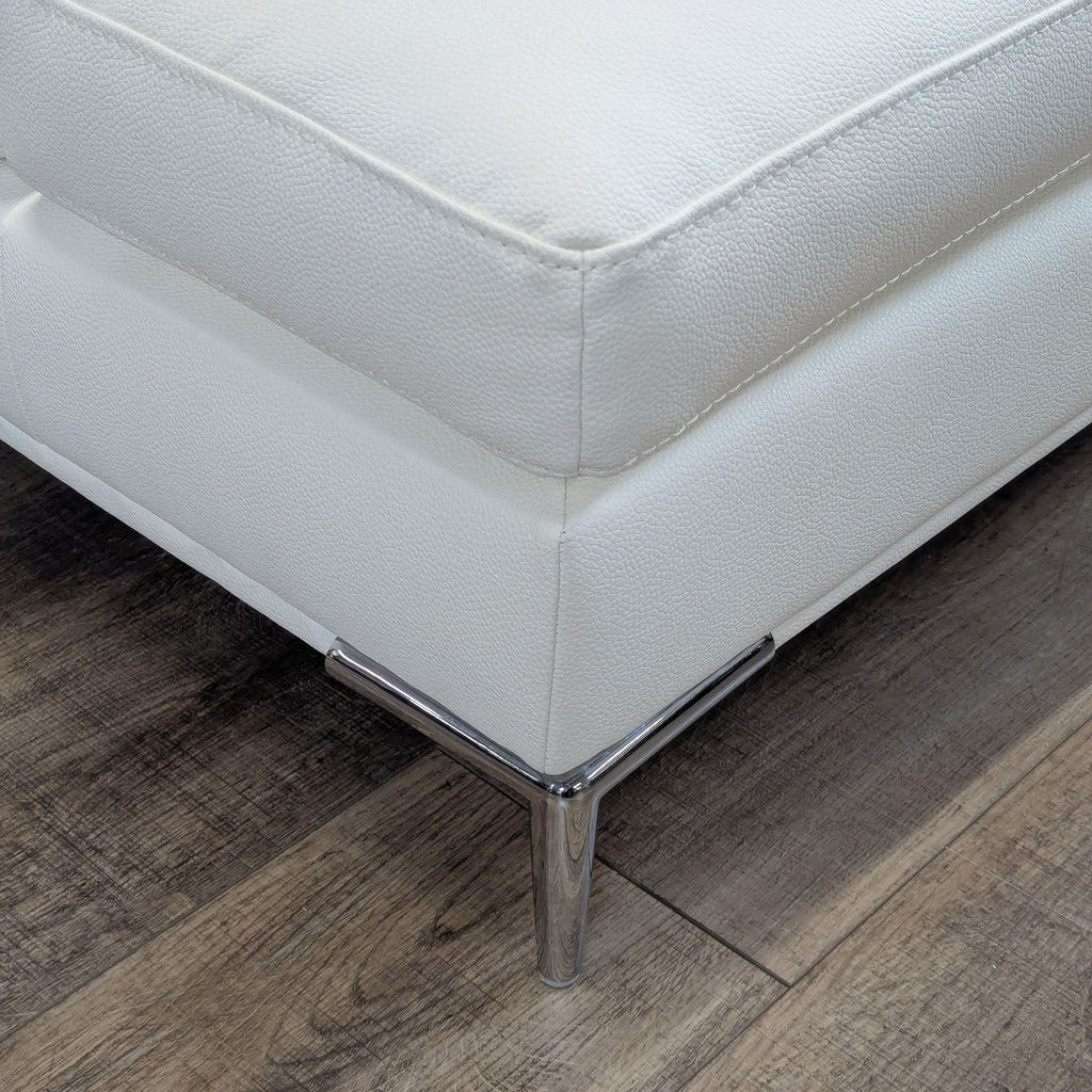 Modani Livio Modern White Leather Loveseat